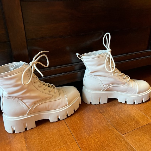 Nine West Cream Nylon Combat womens boots sz7 - Picture 2 of 5